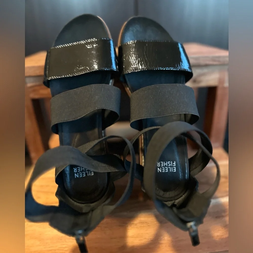 Eileen Fisher Klay Patent Stretch Wedge Sandal in Black. Size 7.5.